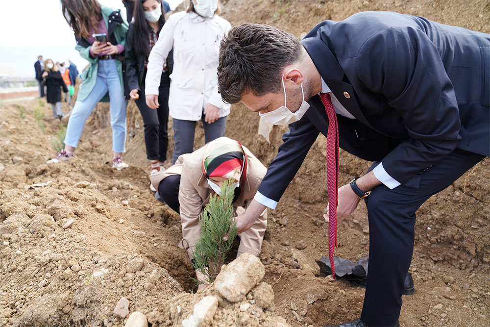 Sağlık Çalışanları İçin 2 Bin Fidan Dikildi.